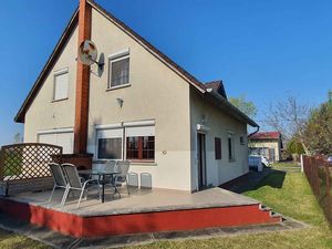 23771565-Ferienhaus-6-Balatonkeresztúr-300x225-1