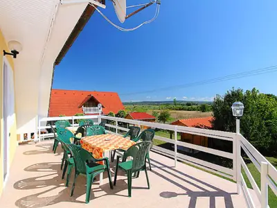 Ferienhaus für 12 Personen (200 m²) in Balatonlelle 2/10