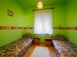 23841729-Ferienhaus-7-Balatonlelle-300x225-1