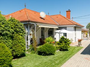 23855519-Ferienhaus-5-Balatonlelle-300x225-4