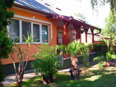 Ferienhaus für 10 Personen (100 m²) in Balatonlelle 1/10