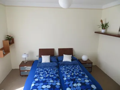 Schlafzimmer (O)