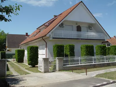 Ferienhaus für 12 Personen (350 m²) in Balatonszárszó 2/10