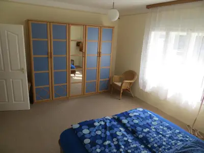 Schlafzimmer (O)