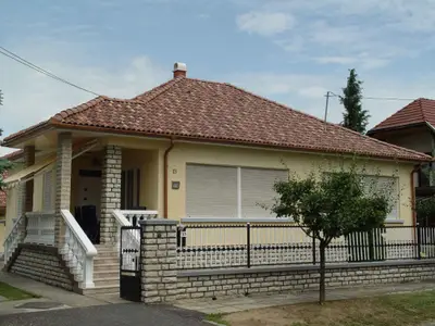 Ferienhaus für 6 Personen (140 m²) in Balatonszárszó 1/10