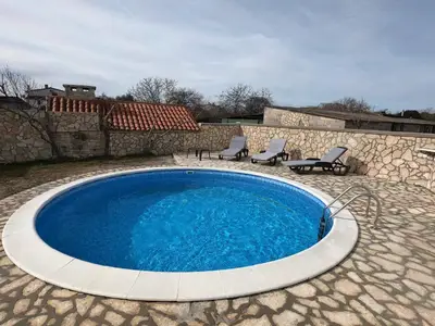 PoolOfHouse