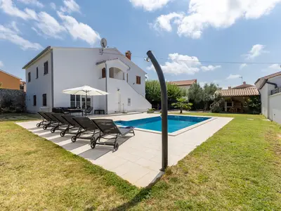 Ferienhaus für 6 Personen (222 m²) in Bale 1/10