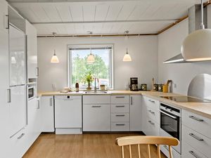 24018353-Ferienhaus-8-Bandholm-300x225-5