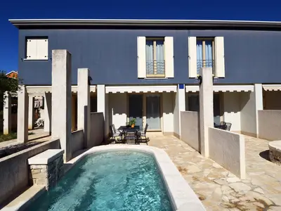 PoolOfHouse