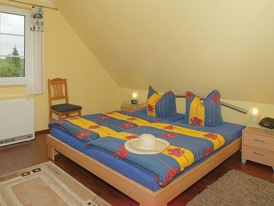Wohnbeispiel - Schlafzimmer mit Ehebett