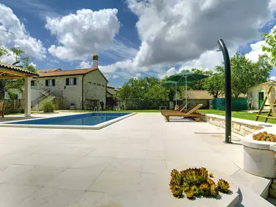 PoolOfHouse