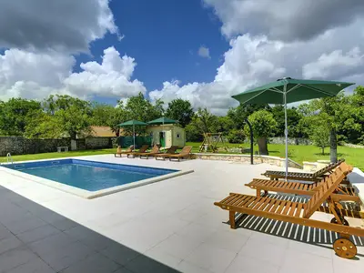 PoolOfHouse