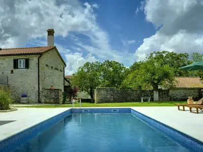PoolOfHouse