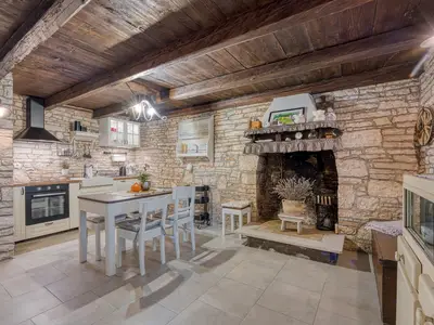 Küche und Essbereich