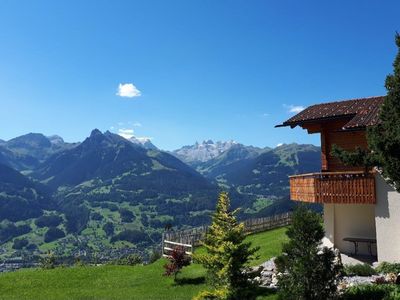 Chalet mit Aussicht auf Mittagspitze und Golm