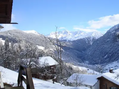 Winteraussicht in Richtung Verwall Gebirge im Osten