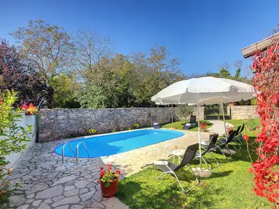 PoolOfHouse