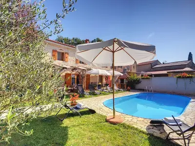 PoolOfHouse
