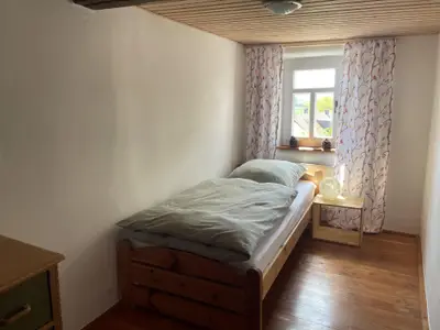 Einzelbett 1. OG (90x200)