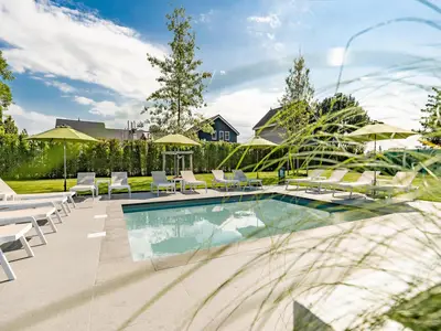 PoolOfHouse