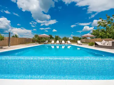 PoolOfHouse