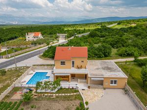 Ferienhaus für 10 Personen (240 m²) in Benkovac