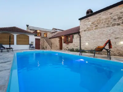 PoolOfHouse