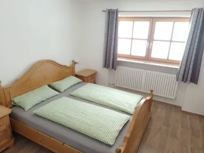 Schlafzimmer mit Doppelbett