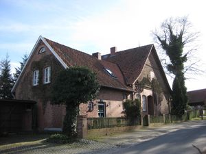 Außenansicht des Gebäudes. hier sehen Sie das Ferienhaus komplett einschließlich Stellplatz