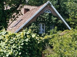 Außenansicht des Gebäudes. Ferienwohnung Ansicht vom Garten