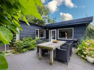 Außenseite Ferienhaus [Sommer]