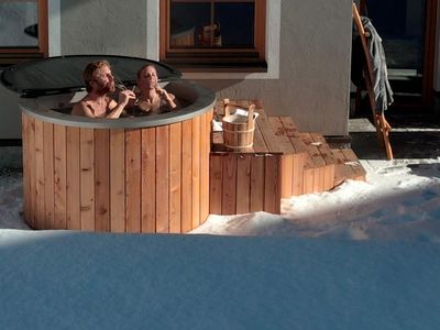 Aussenhot Pot aus Edelstahl mit Steuerung vom Chalet aus