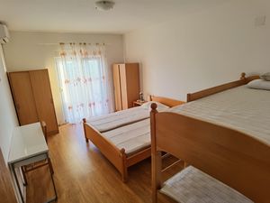 23917066-Ferienhaus-20-Bibinje-300x225-5