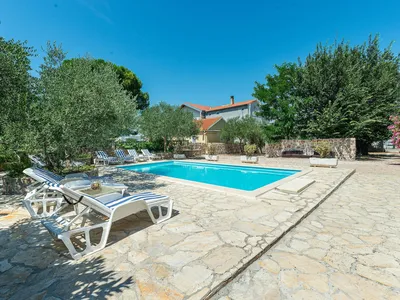 PoolOfHouse