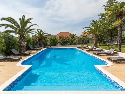 PoolOfHouse