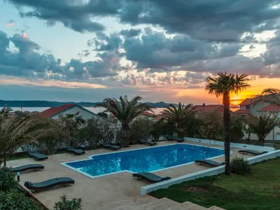 PoolOfHouse