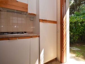 23778957-Ferienhaus-5-Bibione-300x225-3