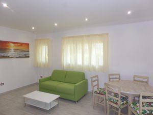 23548766-Ferienhaus-8-Bibione-300x225-2