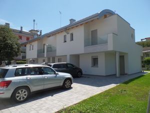 23548801-Ferienhaus-9-Bibione-300x225-2