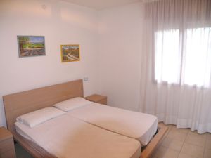 23569448-Ferienhaus-6-Bibione-300x225-4