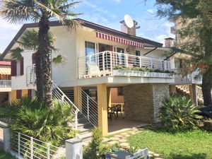 23548362-Ferienhaus-5-Bibione-300x225-1