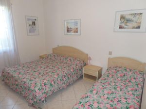 23549272-Ferienhaus-7-Bibione-300x225-4