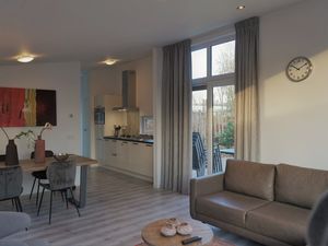 23973896-Ferienhaus-4-Biddinghuizen-300x225-3