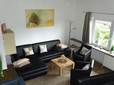 Wohnzimmer mit gemütlicher Sitzecke