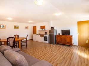 23741104-Ferienhaus-8-Biograd Na Moru-300x225-1