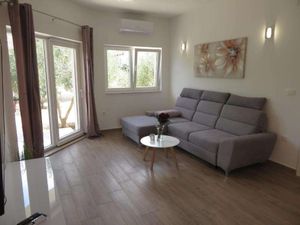 24048021-Ferienhaus-6-Biograd Na Moru-300x225-2