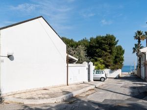 23977136-Ferienhaus-4-Bisceglie-300x225-1