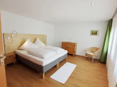 Schlafzimmer 1