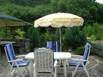 Außenansicht des Gebäudes. Terrasse