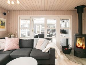 22783529-Ferienhaus-7-Blokhus-300x225-4